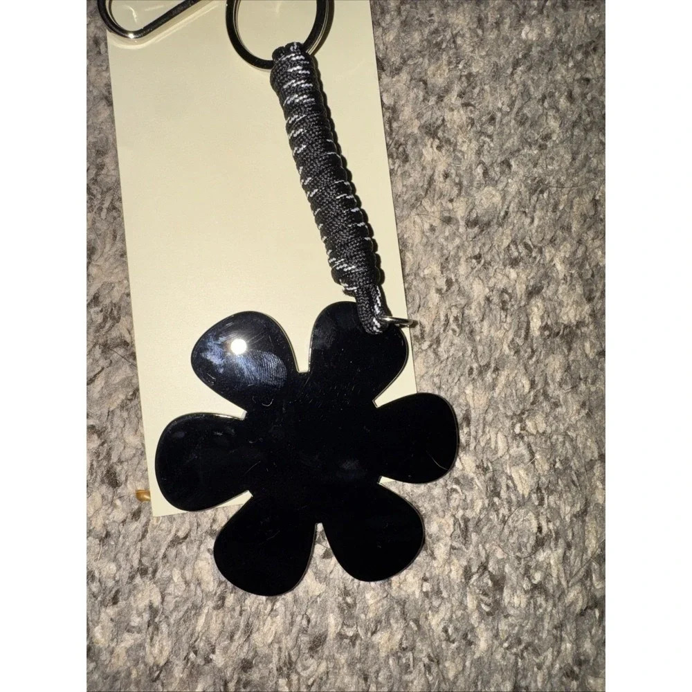No Boundaries Smiley Flower Bag Charm Keychain New
